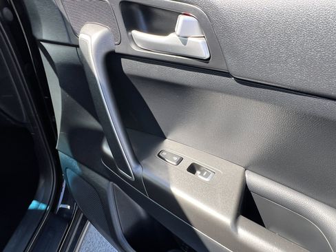 Used 2019 Kia Sportage LX image 17