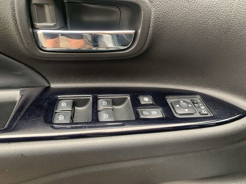 Used 2020 Mitsubishi Outlander ES image 13