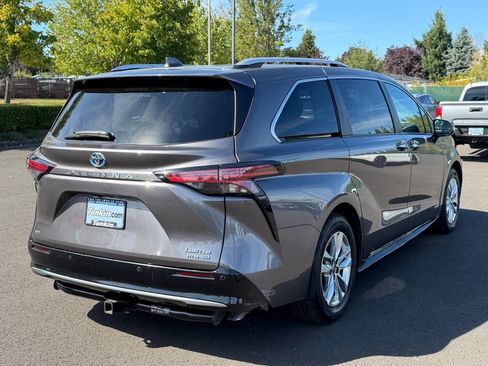 Used 2021 Toyota Sienna Limited AWD/4WD image 7
