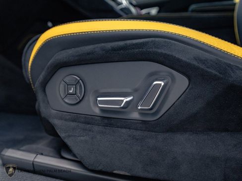 Used 2023 Lamborghini Urus Performante AWD/4WD image 30