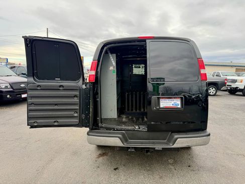 Used 2017 Chevrolet Express 2500 image 6