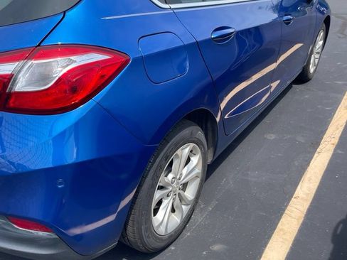 Used 2019 Chevrolet Cruze LT w/ Sun And Sound Package FWD image 3