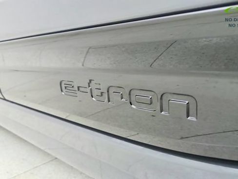 Used 2025 Audi A6 e-tron Premium Plus w/ Premium Plus RWD image 32