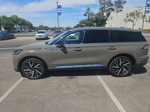 Used 2025 Lincoln Aviator Reserve w/ Equipment Group 201A AWD/4WD image 9