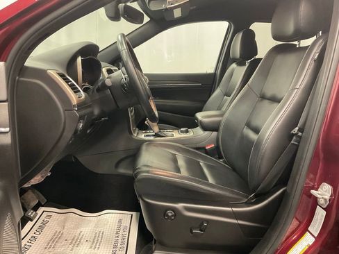 Used 2017 Jeep Grand Cherokee Limited w/ Trailer Tow Group IV AWD/4WD image 4
