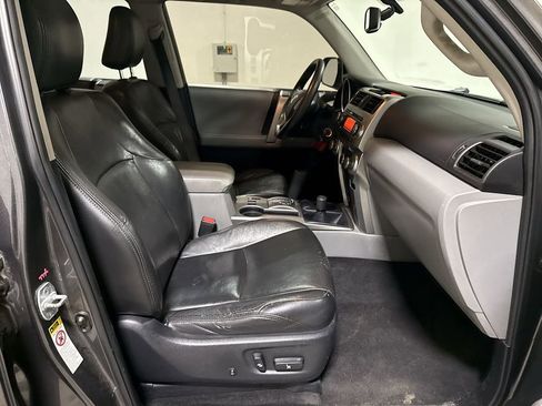 Used 2010 Toyota 4Runner SR5 AWD/4WD image 22