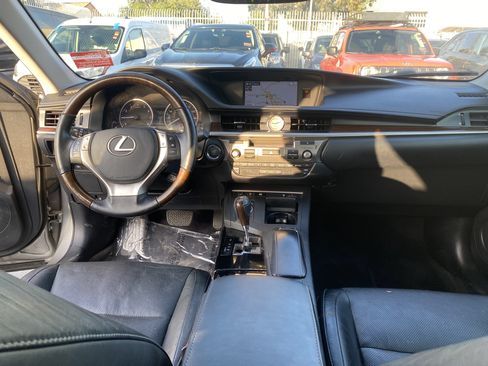 Used 2015 Lexus ES 350 w/ Luxury Package FWD image 18