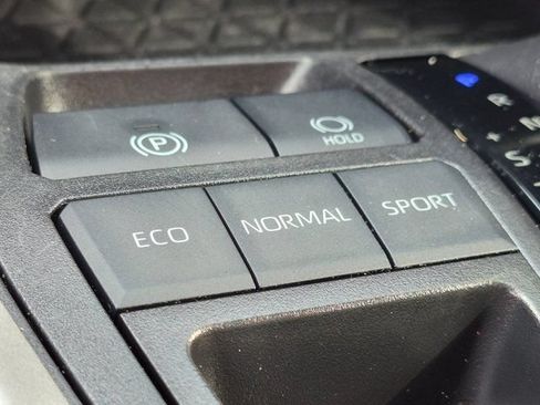 Used 2024 Toyota RAV4 XLE FWD image 21