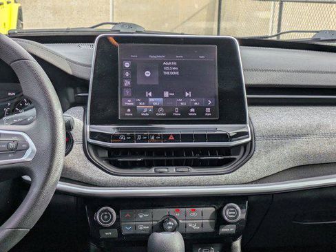 Certified 2025 Jeep Compass Sport image 16