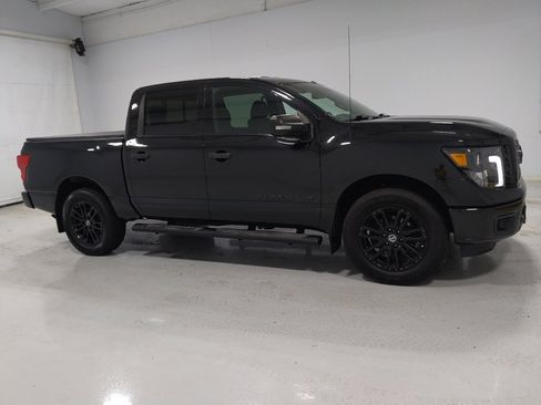 Used 2019 Nissan Titan SV w/ SV Convenience Package image 11