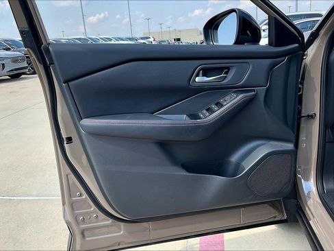 Used 2025 Nissan Rogue SV image 22