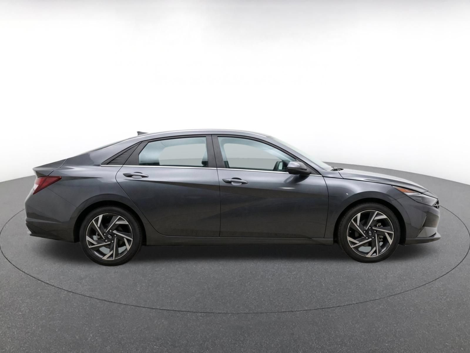 Used 2025 Hyundai Elantra SEL FWD image 9