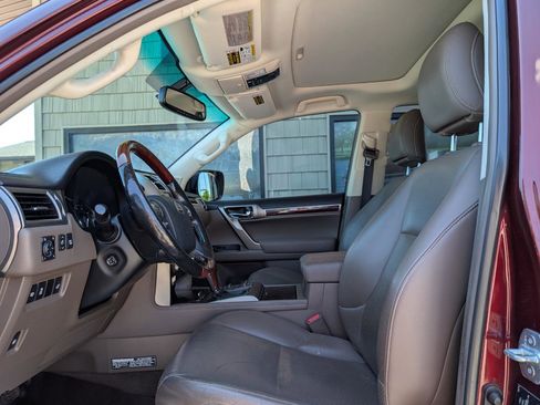 Used 2016 Lexus GX 460 Luxury w/ Preferred Accessory Package AWD/4WD image 13