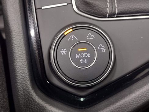 New 2025 Volkswagen Taos SE image 31