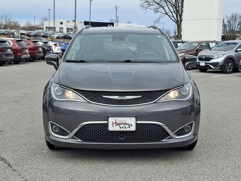 Used 2020 Chrysler Pacifica Touring-L Plus w/ Advanced Safetytec Group image 2