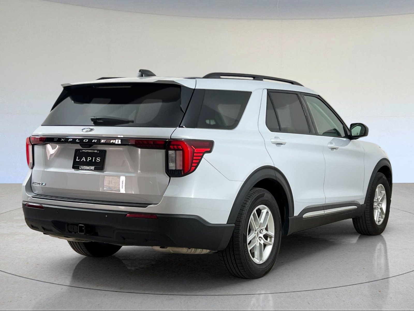 Used 2025 Ford Explorer Active RWD image 8