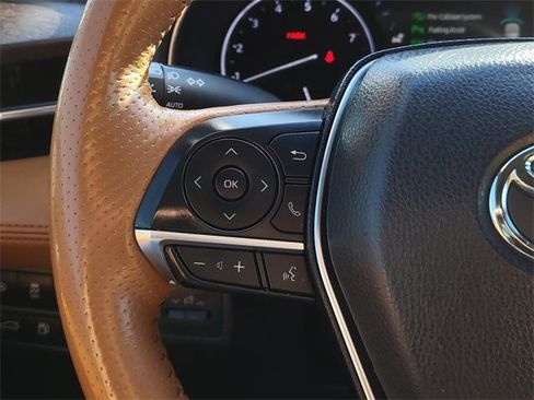 Used 2020 Toyota Avalon Limited image 27