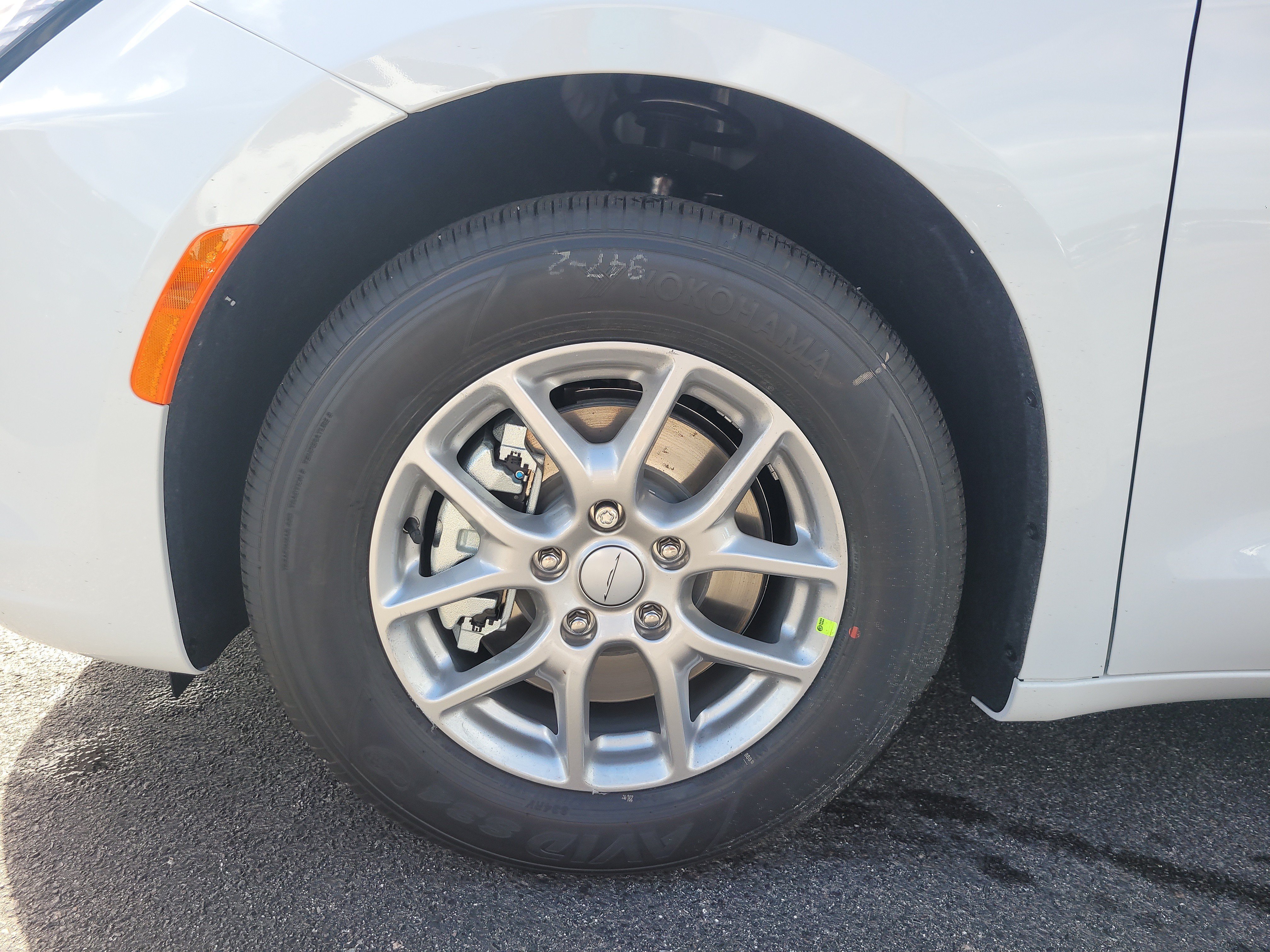 New 2027 Chrysler Pacifica Select FWD image 10