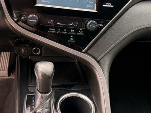 Used 2018 Toyota Camry XSE image 12