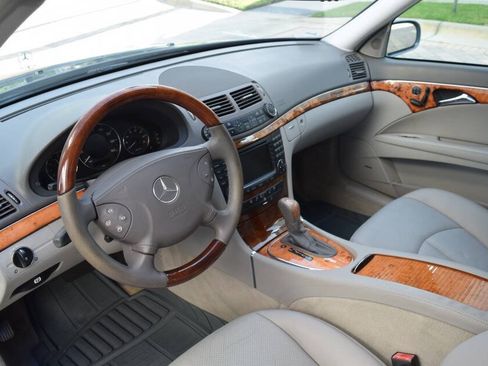 Used 2006 Mercedes-Benz E 350 Sedan image 40