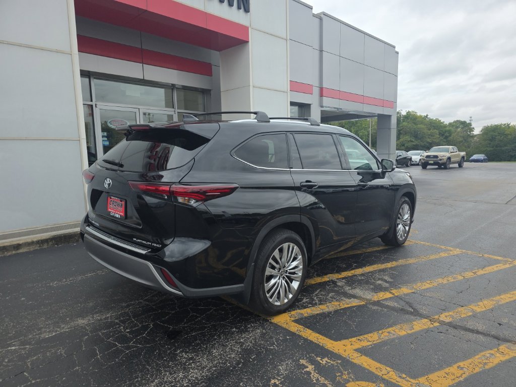 Used 2026 Toyota Highlander Platinum AWD/4WD image 3
