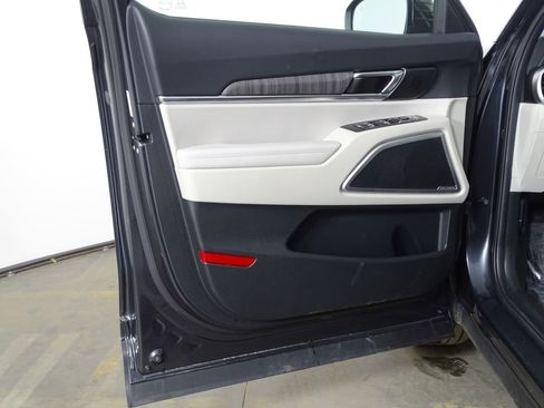 Used 2024 Kia Telluride EX w/ EX Captain's Chair Package image 17