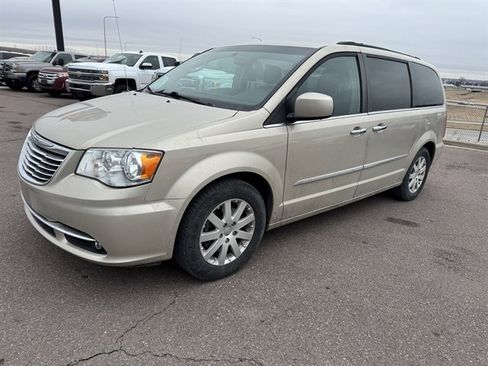 Used 2016 Chrysler Town & Country Touring w/ Driver Convenience Group image 1