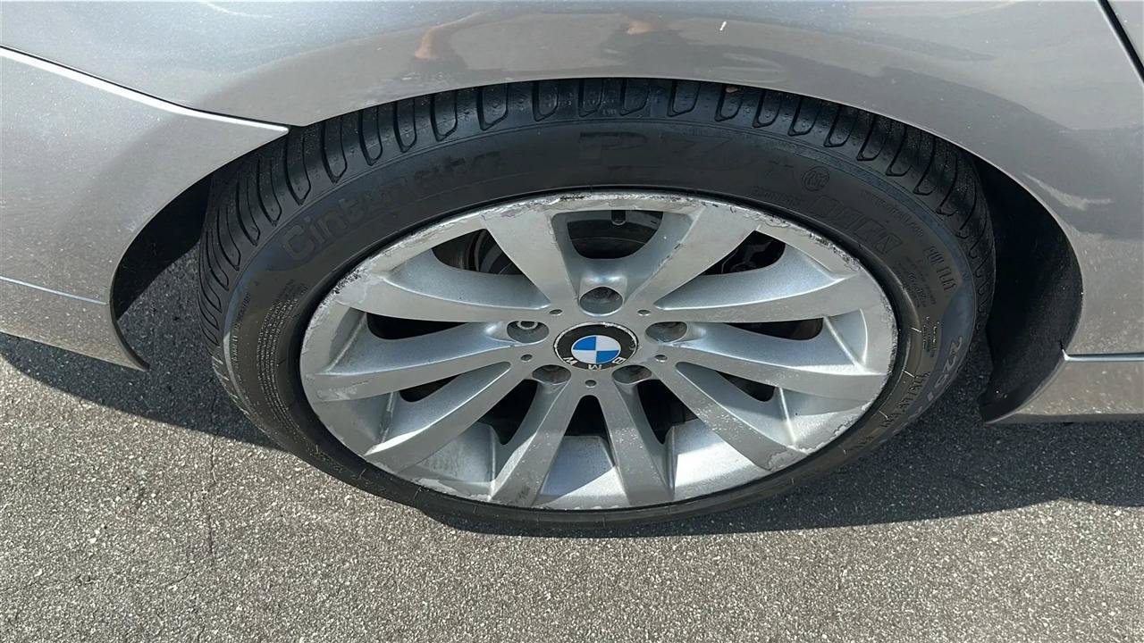 Used 2011 BMW 328i xDrive Sedan AWD/4WD image 17