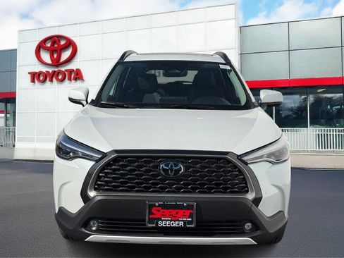 Used 2023 Toyota Corolla Cross XLE image 10