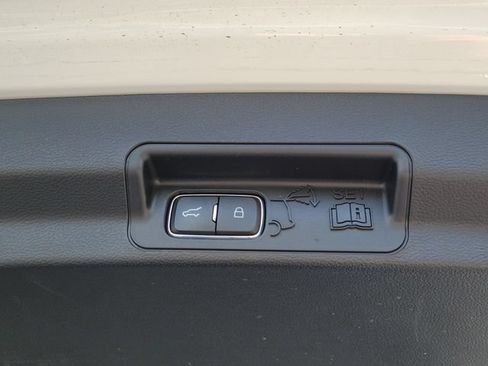 Used 2021 Ford Explorer XLT RWD image 9