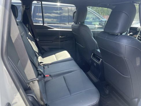 Used 2024 Lexus GX 550 w/ Accessory Package (31) AWD/4WD image 23
