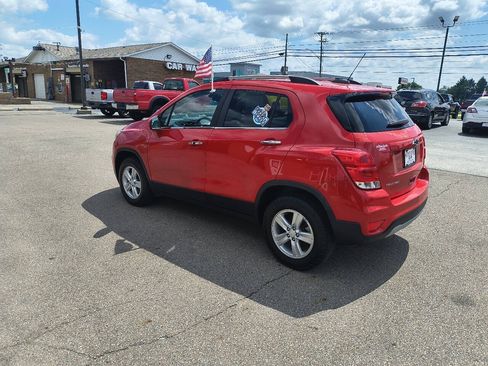 Used 2020 Chevrolet Trax LT w/ LT Convenience Package AWD/4WD image 8