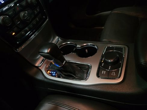 Used 2019 Jeep Grand Cherokee Limited AWD/4WD image 26