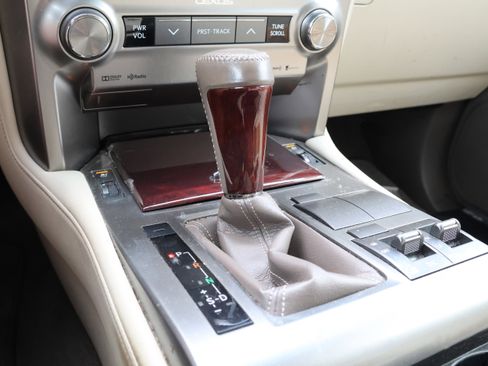 Used 2017 Lexus GX 460 Premium image 30