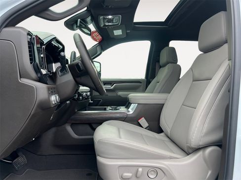 New 2026 GMC Sierra 2500 SLT image 9