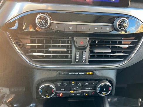 Used 2022 Ford Escape Titanium w/ Class II Trailer Tow Package image 13