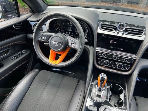 Used 2023 Bentley Bentayga image 38