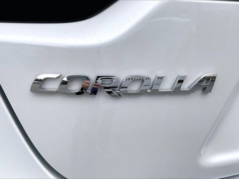 Used 2022 Toyota Corolla LE image 29