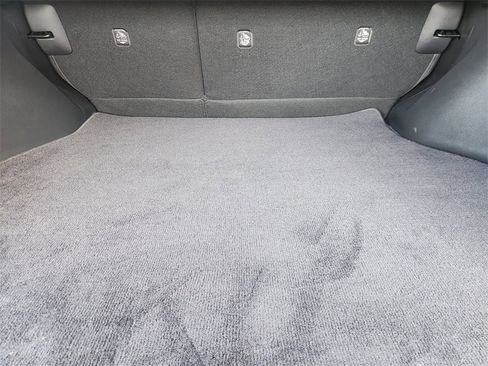 Used 2022 Toyota Venza Limited image 32