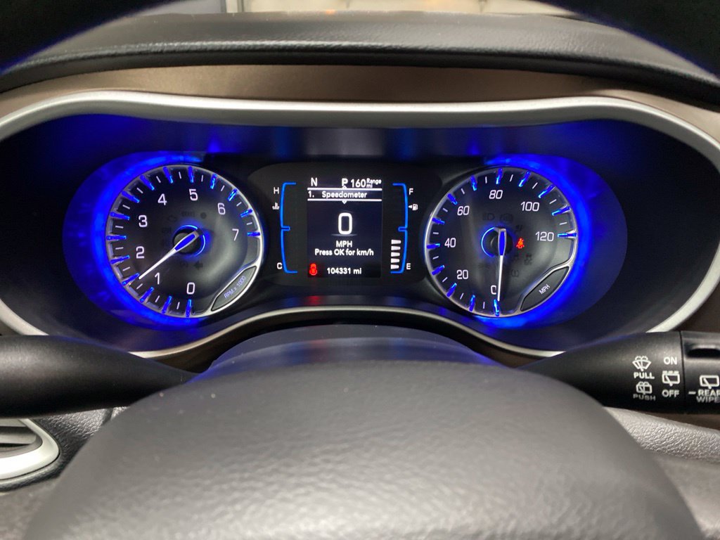 Used 2017 Chrysler Pacifica Touring Plus w/ Tire & Wheel Group FWD image 29