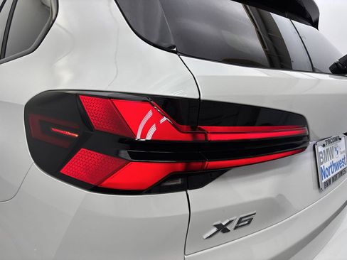 New 2026 BMW X5 xDrive40i w/ M Sport Package AWD/4WD image 19