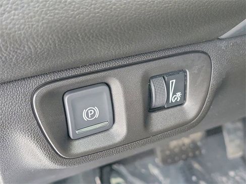 Certified 2023 GMC Acadia SLT image 9