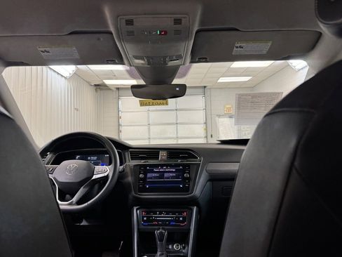 Used 2022 Volkswagen Tiguan SE image 21