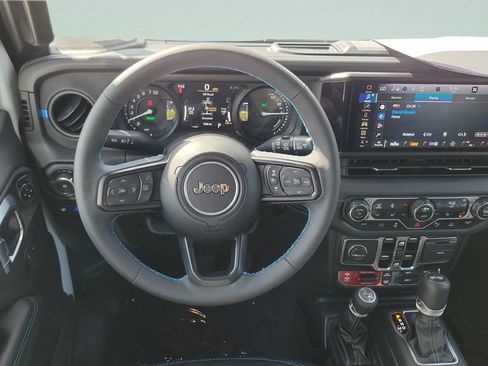 Used 2024 Jeep Wrangler Unlimited Rubicon 4xe AWD/4WD image 12