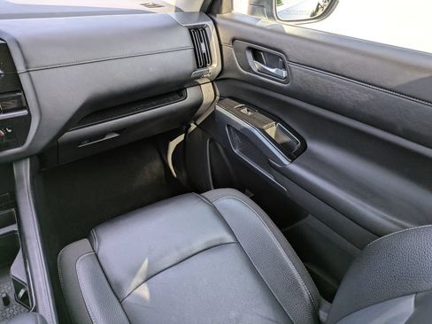 Certified 2023 Nissan Pathfinder SL FWD image 17