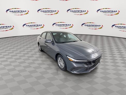 Used 2024 Hyundai Elantra SE image 2