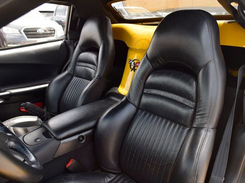 Used 2000 Chevrolet Corvette Convertible w/ Memory Pkg RWD image 12