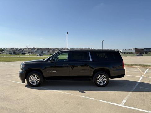 Used 2018 Chevrolet Suburban LT RWD image 4