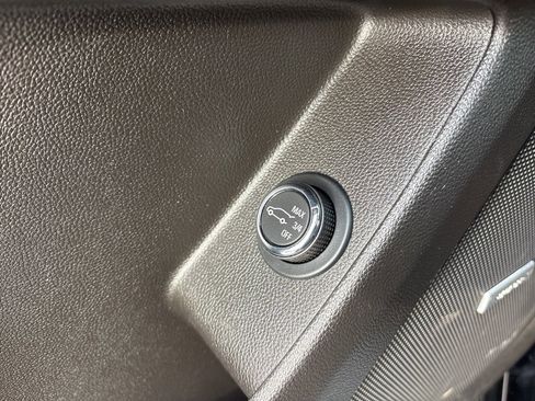 Used 2021 Chevrolet Traverse High Country image 28