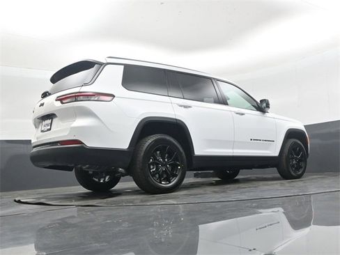 New 2025 Jeep Grand Cherokee L Altitude image 41